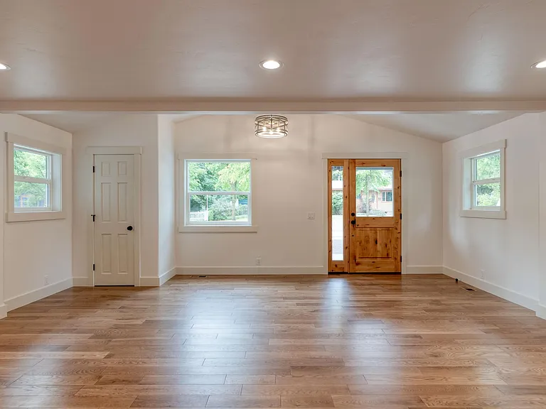 921 Columbia Ave — Photo 31
