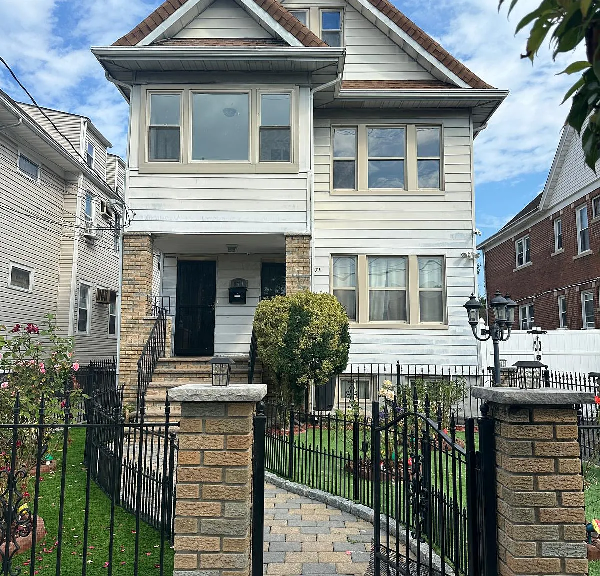 3 bed, 1000 sqft, $2,700 — Photo 1