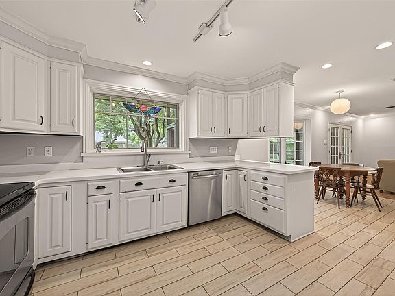 5th image of 10807 Oasis Dr