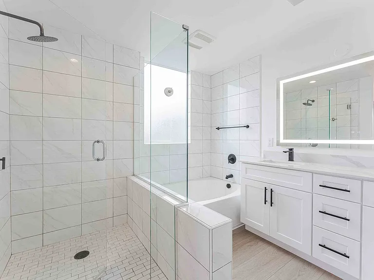 Ariva, San Diego, CA, Premium