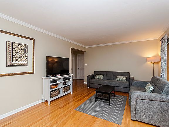 3rd image of 2329 Mayfair Ave