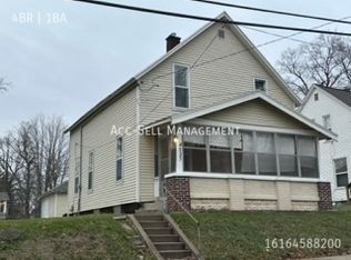 523 Lydia St NE, Grand Rapids, MI 49503