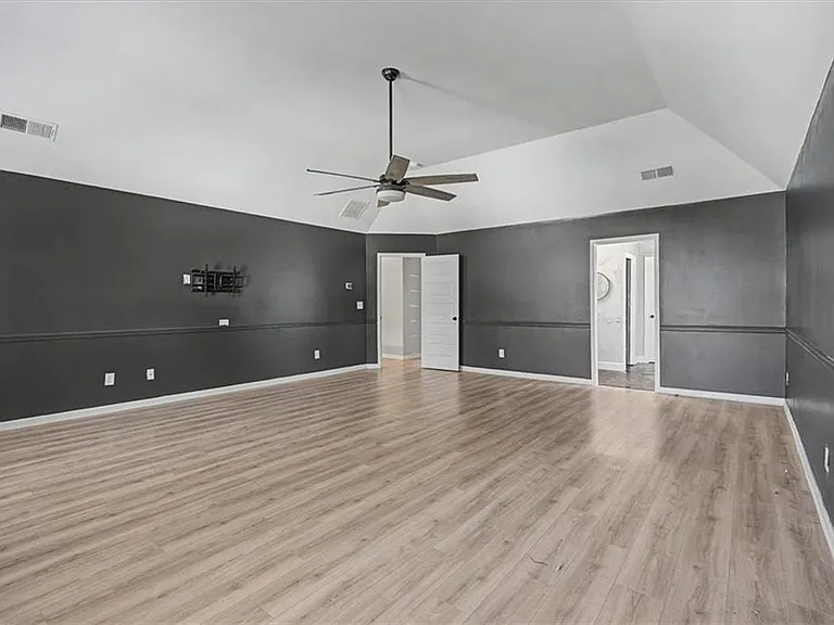 8757 Danley Dr — Photo 17