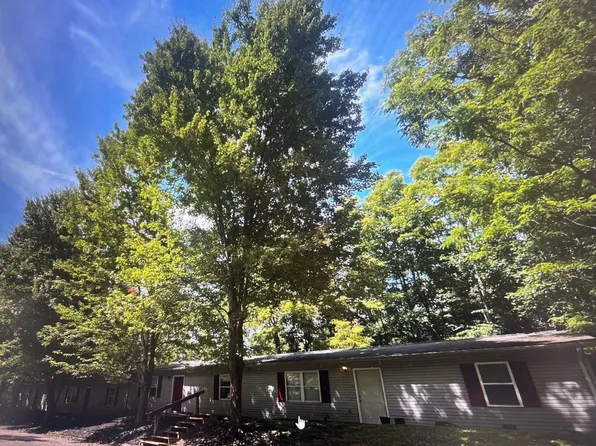 Forester Flats - Lovely 2-bedroom, 1.5 bath in Historic Jonesborough, TN. $1200 per month, 209 Cemetary Ln #2, Jonesborough, TN 37659