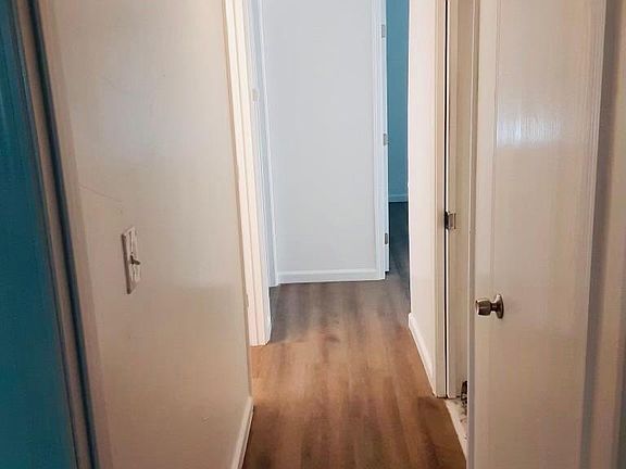 3rd image of 1109 Evelyn Ln