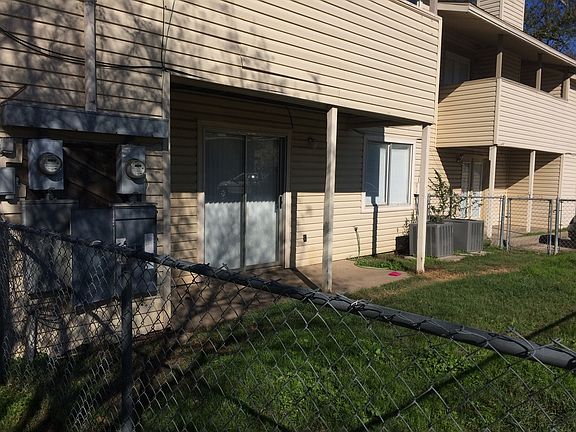 4th image of 2614 Pecan Knoll St #C