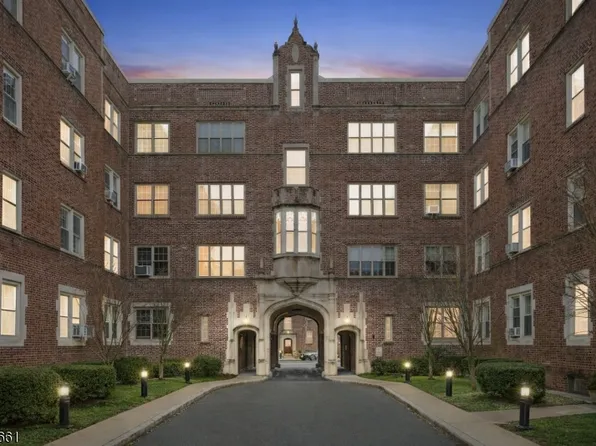 133 Summit Ave BLDG 2 #16, Summit City, NJ 07901