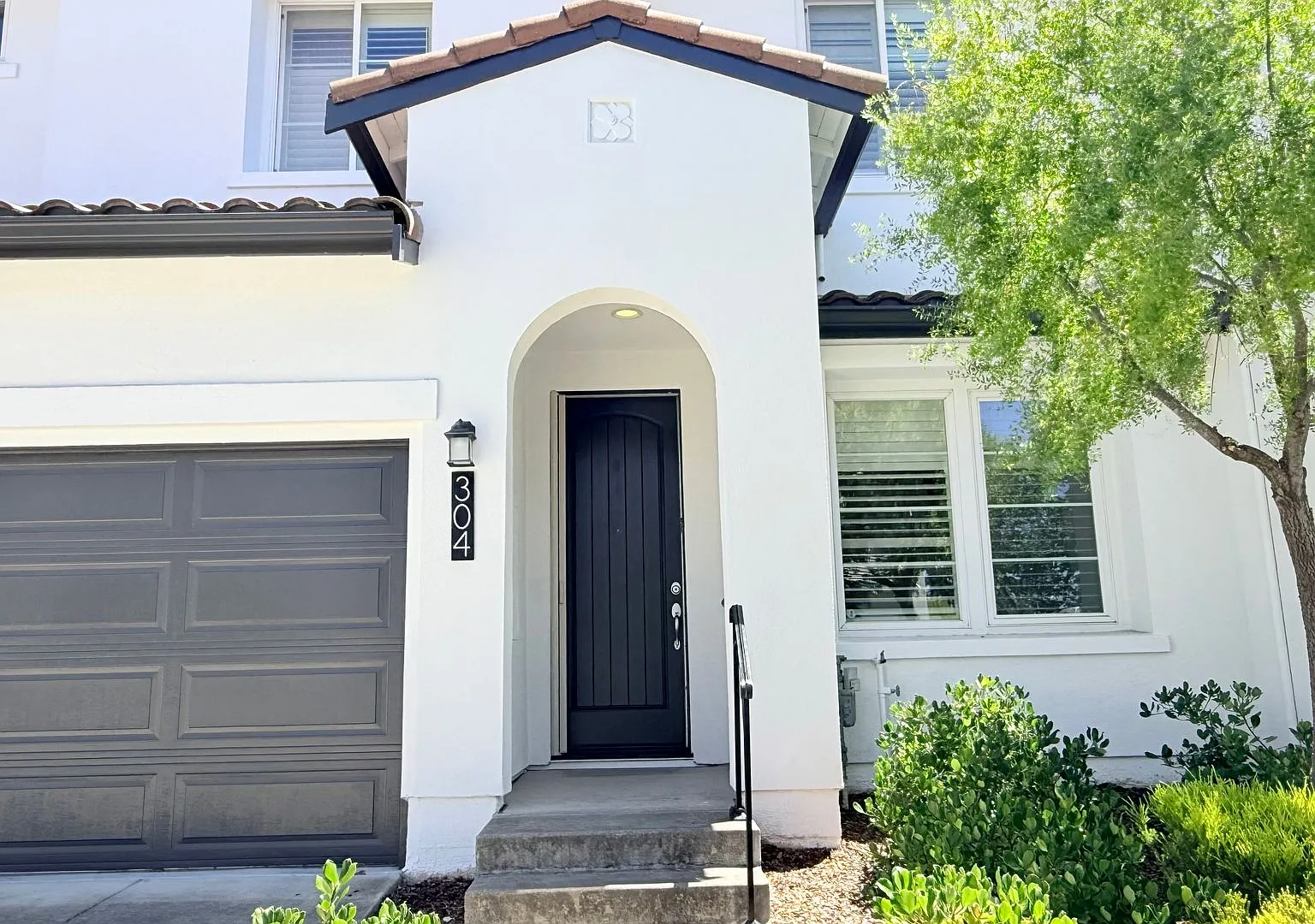 Beautiful 4BD/3BA, Two-Story Townhome in Alamo Creek, Danville- Available NOW! — Photo 2