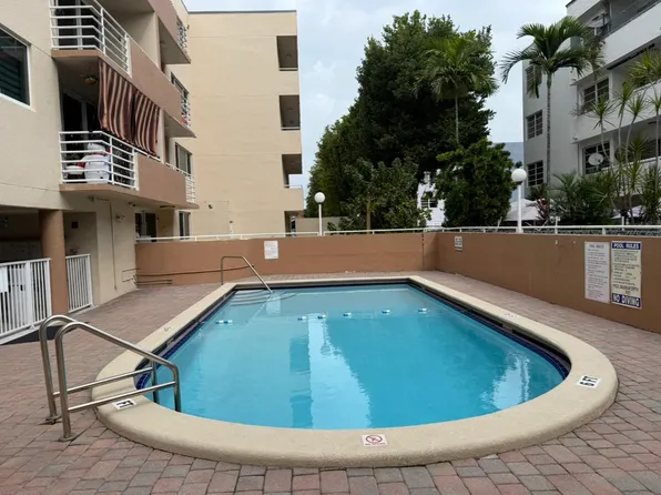 8050 NW 8th St #1109, Miami, FL 33126