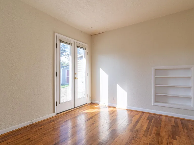 11130 NE Knott St — Photo 1