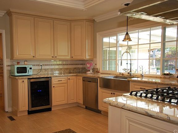 3rd image of 4148 Country Club Dr
