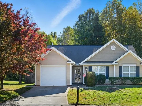 1877 Oakhurst Park Ln, Kernersville, NC 27284