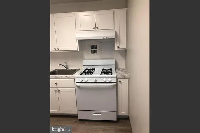 2 bed, 1.5 bath, 914 sqft, $2,100 — Photo 4