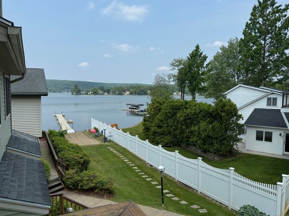 7 Clearwater Ln