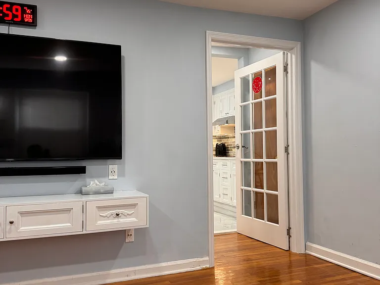 2209 Center Ave #A — Photo 3