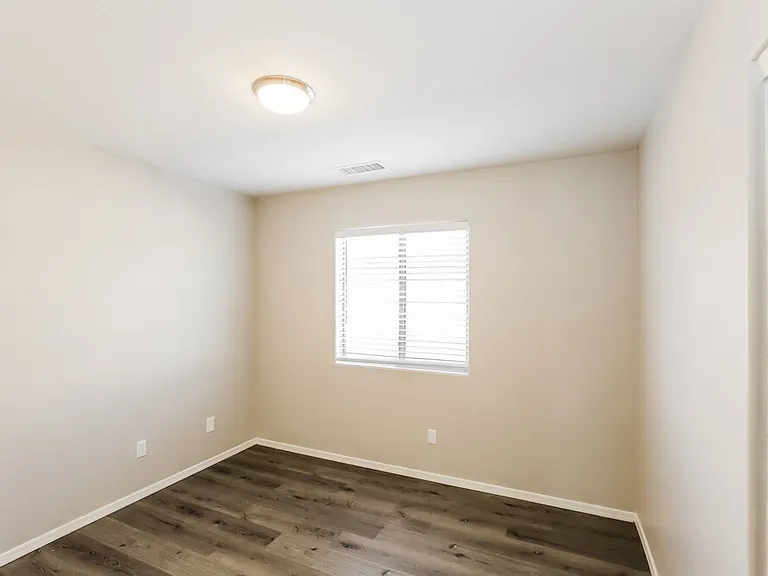25739 W Saint Catherine Ave — Photo 12