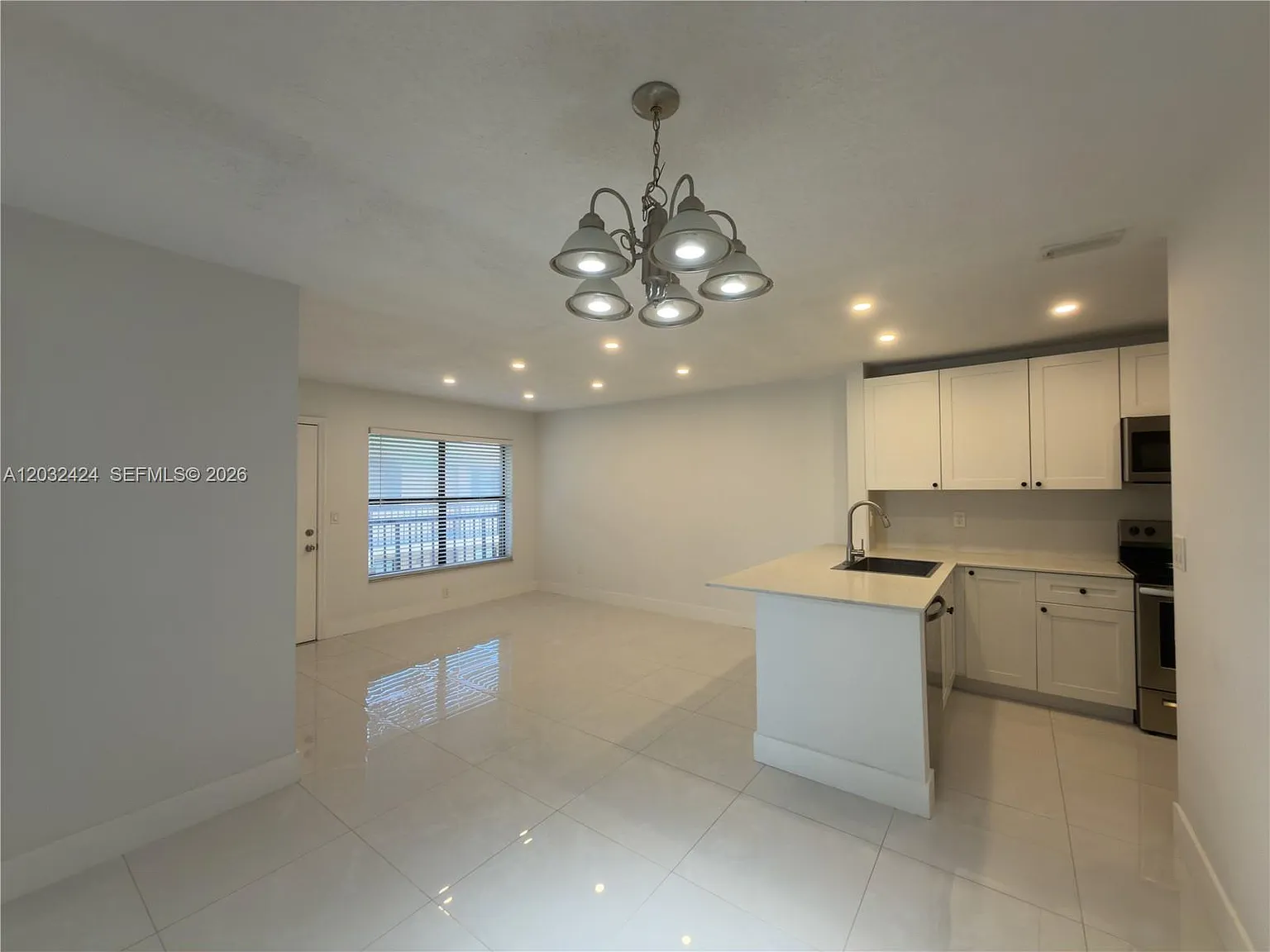 Lago Grande Two Condo — Photo 2