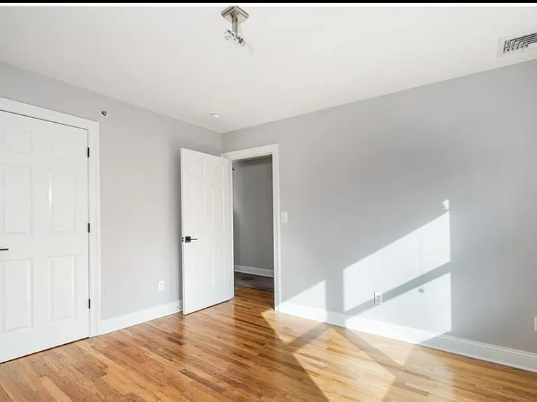 186 Woodside Ave #3 — Photo 10