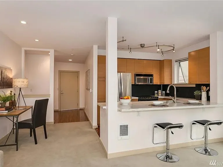 1410 E Pine St #W327 — Photo 2