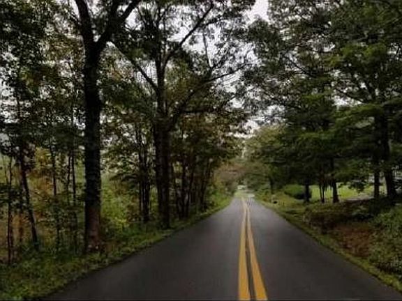 Exterior Neighborhood (street photo)