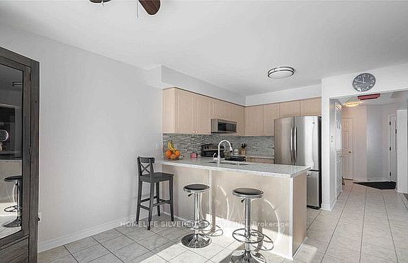 3rd image of 680 Langlaw Dr