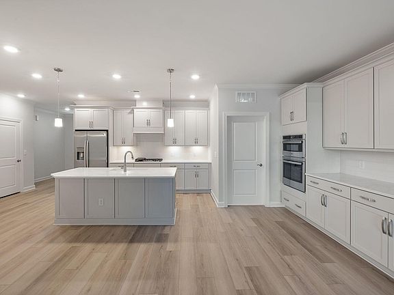 3rd image of 702 Blackpool Dr