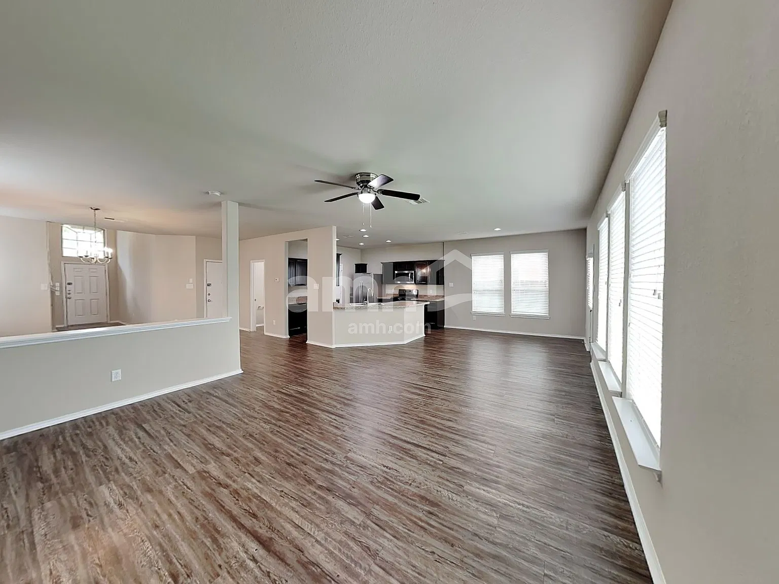 4 bed, 2.5 bath, 2419 sqft, $2,235 — Photo 4