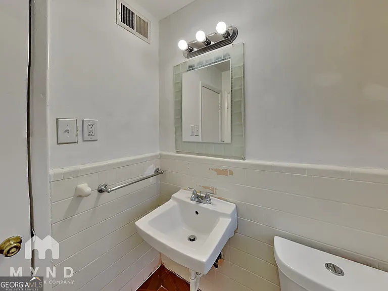 730 Hill St — Photo 9