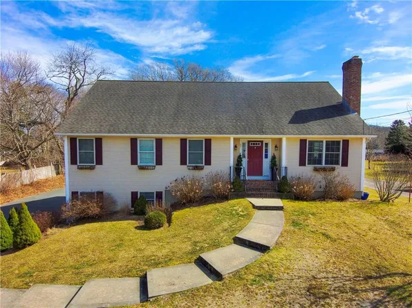 57 Inez St, Narragansett, RI 02882