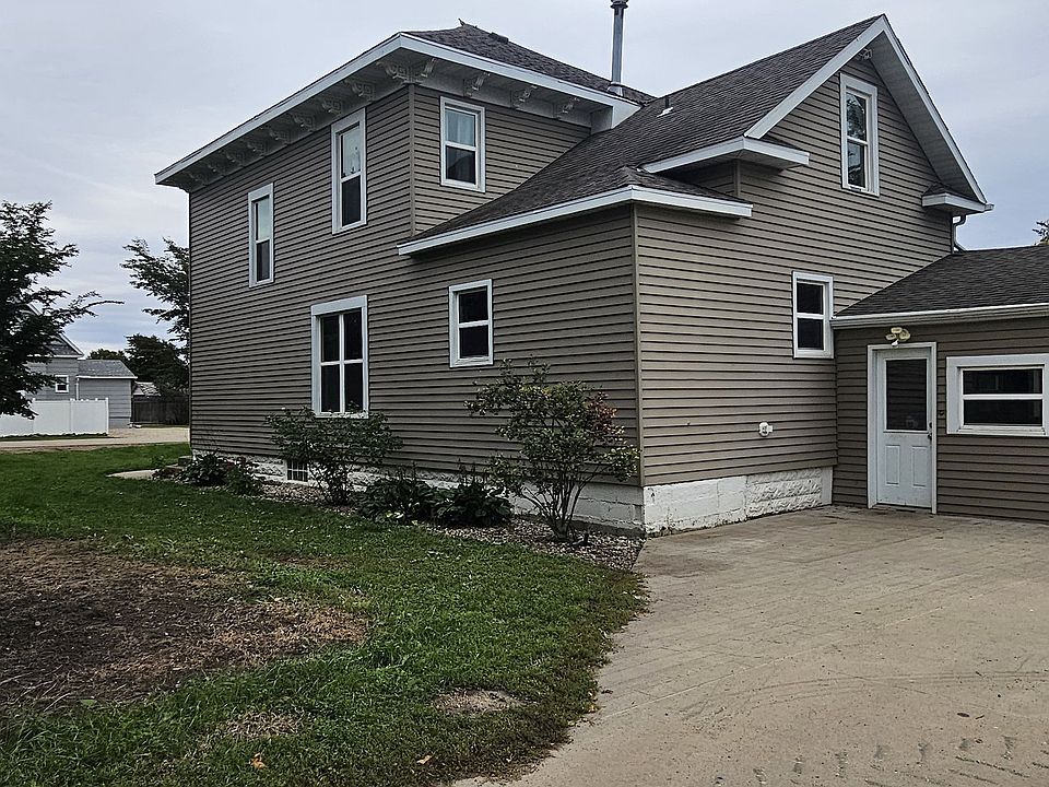 1st image of 130 4th Ave
