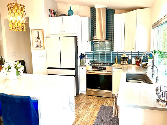 Kitchen with new appliances ! All designer 
Stunning lighting