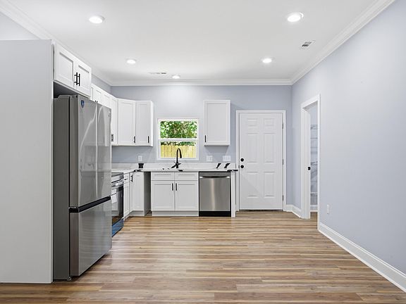 3rd image of 617 W 47th St