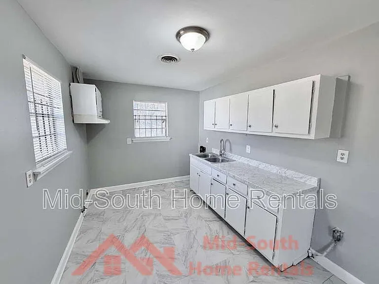 2054 Benford St — Photo 5