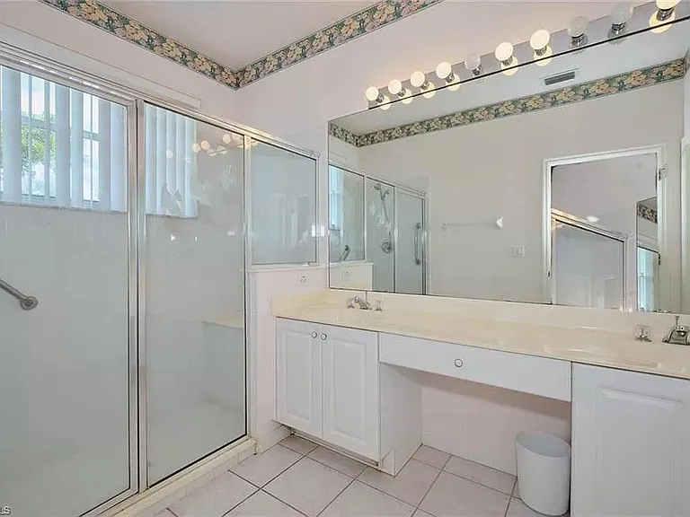 11330 Lakeland Cir — Photo 17