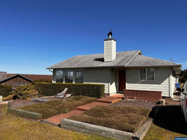 1902 NW Cruiser St, Waldport, OR 97394