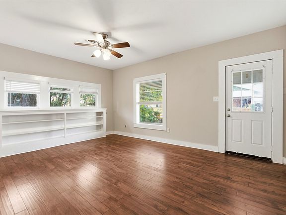 5th image of 405 College St
