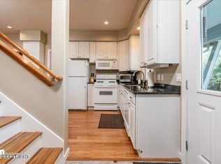 16440 Chasewood Ln, Anchorage, AK 99516