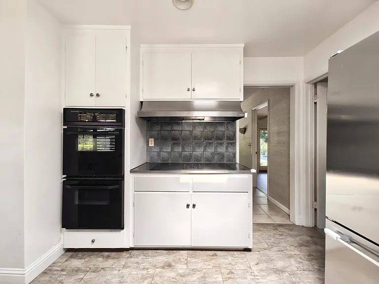 1138 Laureles Dr — Photo 8