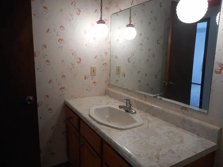 SINK IN BATHROOM_01122018