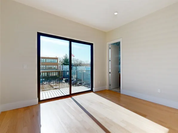 220 Freeman Avenue image 13 of 30