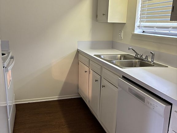 2nd image of 301 Warren Dr #905