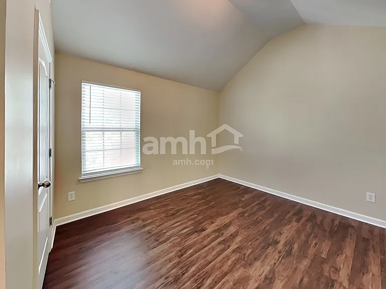 144 Tyre Dr — Photo 15