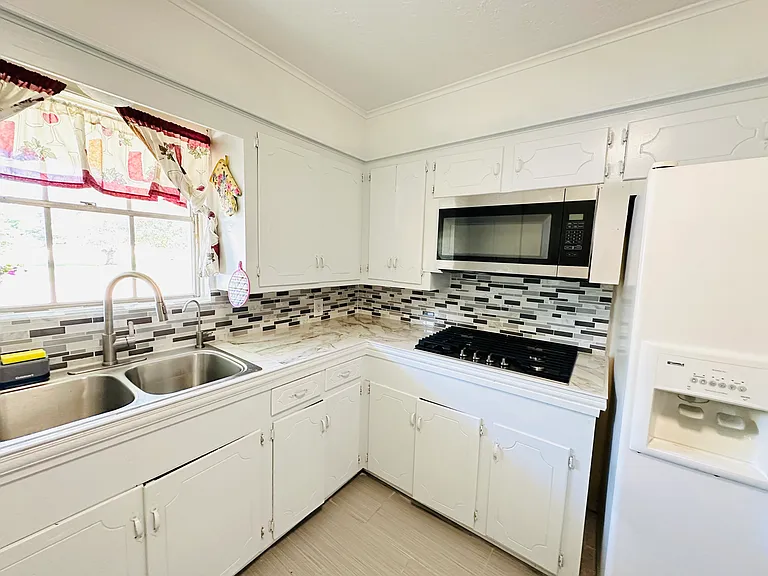 1004 Dominik Dr — Photo 15