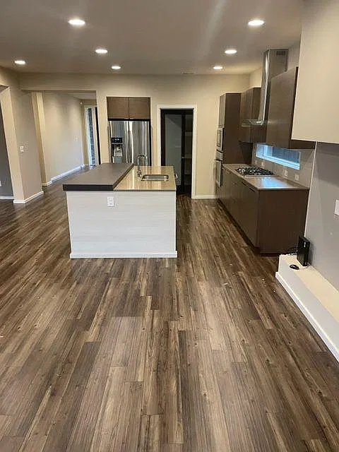 4 bed, 3213 sqft, $4,195 — Photo 4