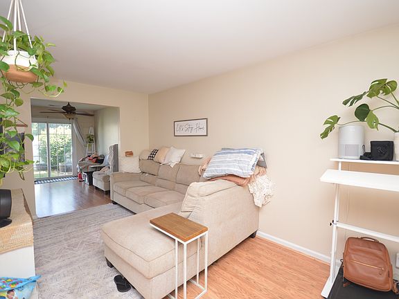 5th image of 305 Surry Ln