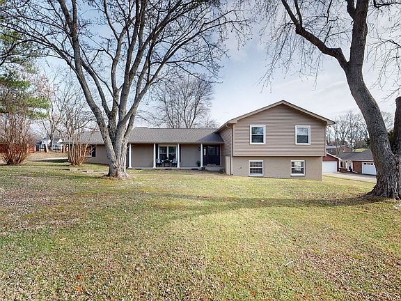 3rd image of 677 Montee Ln