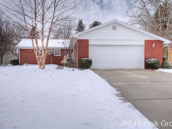3rd image of 2239 Ducoma Dr NW