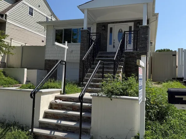 189 Manhattan St, Staten Island, NY 10307