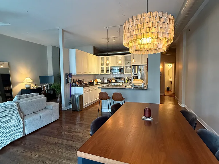 910 W Madison St #702 — Photo 2
