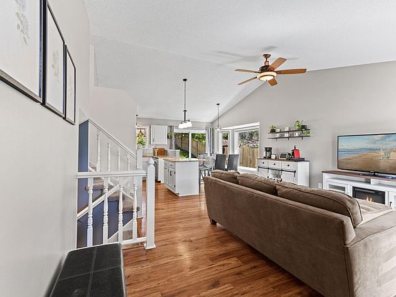 4th image of 3872 Westbury Ln